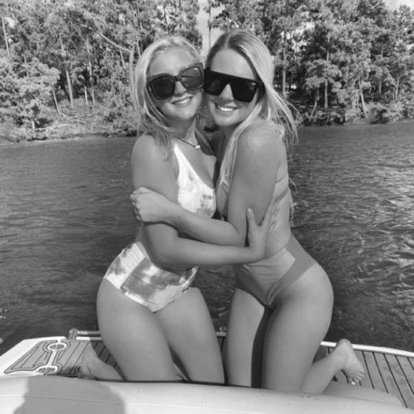 Meet your Posher, Alyssa - Picture 1 of 1